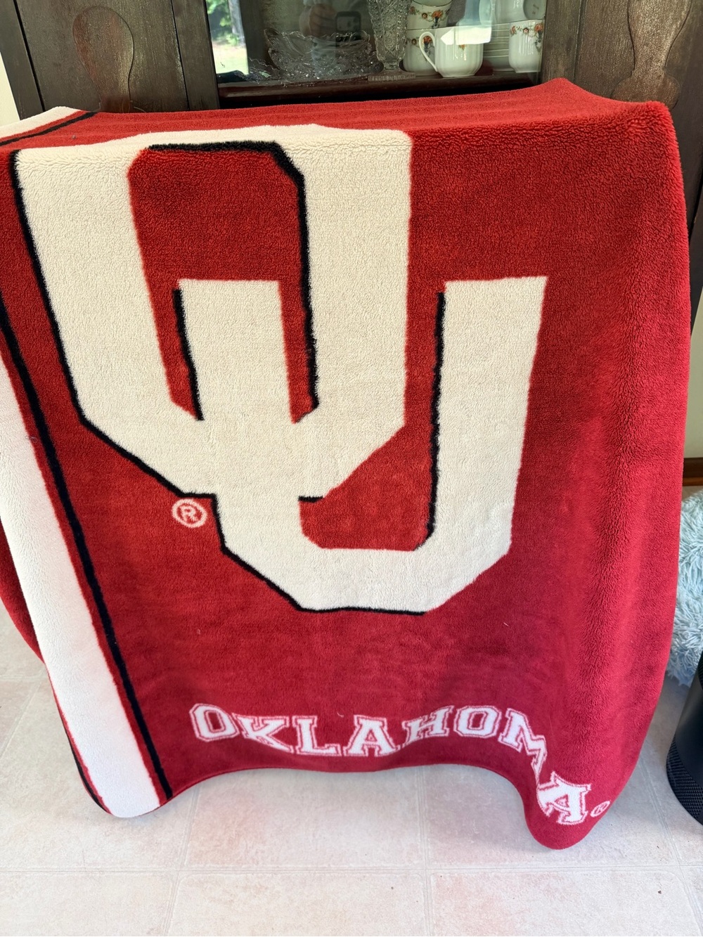 Oklahoma University Sooner large plush OU blanket
